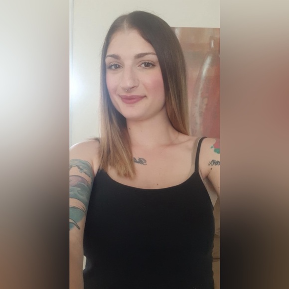 Meet your Posher, Lisa!☮️ - Picture 8 of 12